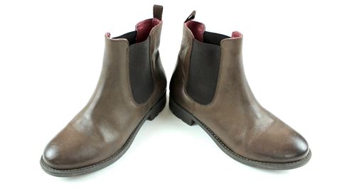 This boot is reinvented the classic 2976 chelsea boot with one single detail: SHOOT Chelsea Boots Stiefeletten Damen Leder braun ...