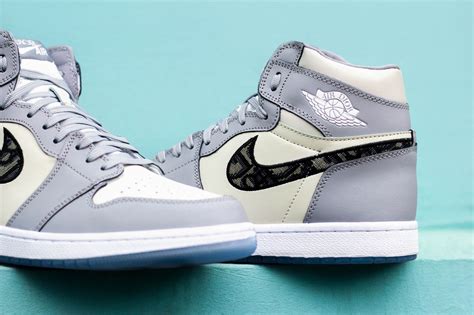 These shoes are made in italy with premium materials. Кроссовки Dior x Nike Air Jordan 1