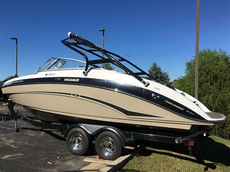 If you are in the market for a jet boat, look no further than this 2013 yamaha 242 limited s, just reduced to $45,000 (offers encouraged). Yamaha 242 LIMITED S 2015 for sale for $39,999 - Boats ...