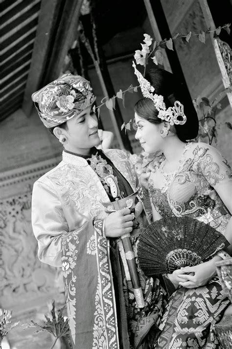 Yang jelas foto ini sangat menarik lantaran syahrini dan reino terlihat serasi dengan balutan khas tradisional jepang. Koleksi Paket Foto Prewedding Tarzan Toprewed