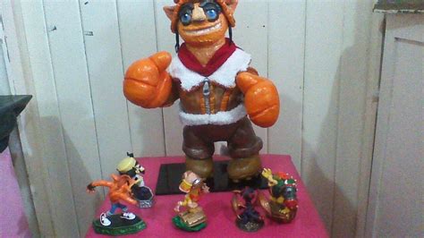 CUSTOM GIANT CAPTAIN FLYNN FIGURE FROM SKYLANDERS SERIES,please read