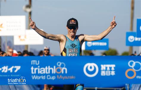 Malheureusement, accompagné par des triathlètes. Van Riel wint wereldbeker Japan, Barthelemy vierde ...