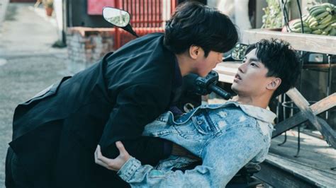 Growing up in a large, wealthy family, the three yuan brothers never wanted for anything. Critique express de : Because of You 2020 (BL - Taiwan ...