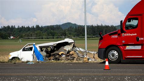 At least 7 dead, multiple injuries in crash on I-5 south of Salem
