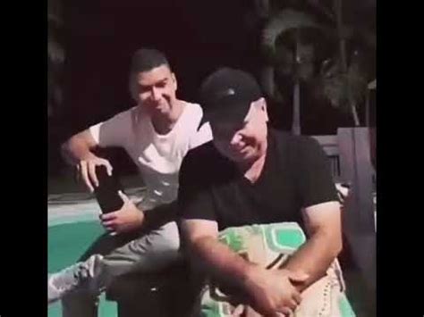 Según su relato, ocurrió cuando venía de el plateado (cauca) y, al parecer. Luis Alberto Posada con su hijo cantando en coro y a ...