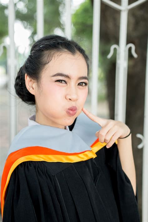 Jun 19, 2021 · ราชวิทยาลัยจุฬาภรณ์ แจ้งไทม์ไลน์วัคซีนทางเลือก ซิโนฟาร์ม เริ่มฉีดวันแรกพร้อมกันทั่วประเทศ 25 มิ.ย.64 ผลงานการถ่ายภาพ งานรับปริญญา วิทยาลัยพยาบาลบรมราชชนนี ...
