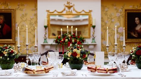 let-the-festivities-begin-christmas-fine-dining-ideas-treats-for