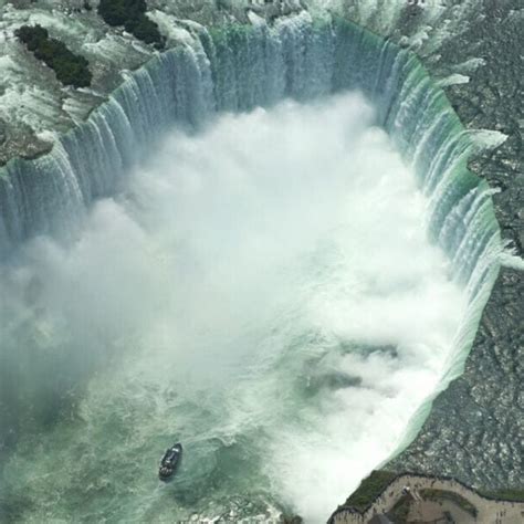 Incredible Photos Show Niagara Falls After They Were Drained In 1969