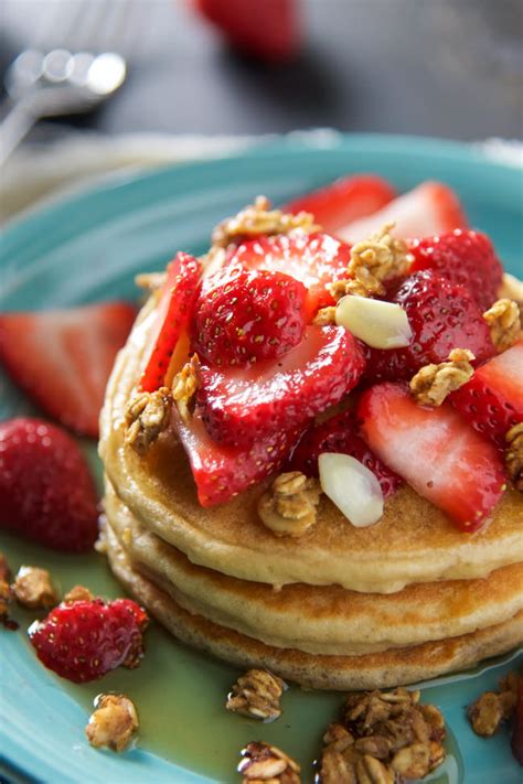 These lemon greek yogurt pancakes are perfect for easter brunch, mother's day breakfast, or any weekend breakfast. Fluffy Vanilla Greek Yogurt Pancakes