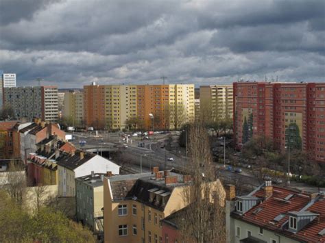 Rund 3,44 millionen menschen wohnen derzeit in der hauptstadt. Günstige Wohnungen in Berlin: In diesen 12 Ecken zahlt ihr ...
