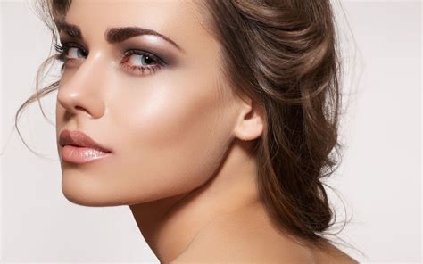 2560x1600 Brunette Face Makeup Look Model Wallpaper