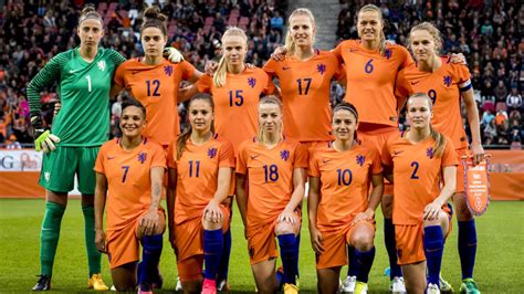 Hoe ver denken jullie dat nederland komt? Vandaag begint in Nederland het EK Vrouwenvoetbal | NOS ...