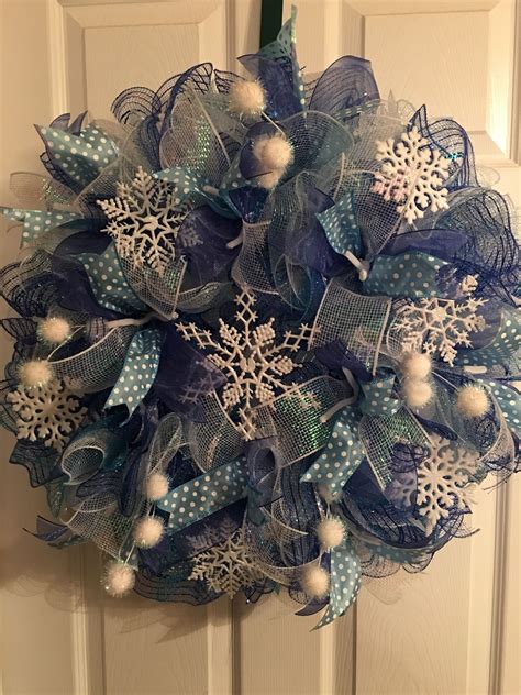 Winter snow deco mesh wreath  Holiday wreaths diy, Holiday mesh