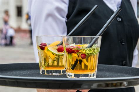 Focused on coaching staff and solving problems involving kitchen efficiency, inventory and guest. How to Coordinate the Timing of Beverage Service