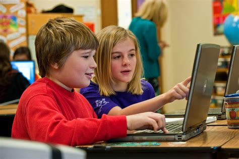 Using Computers To Build Community Responsive Classroom