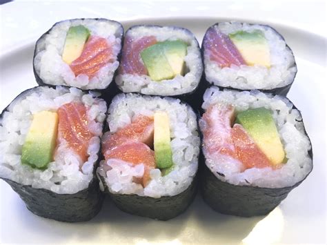 112 Lachs Avocado Maki Sushi Haus Köln