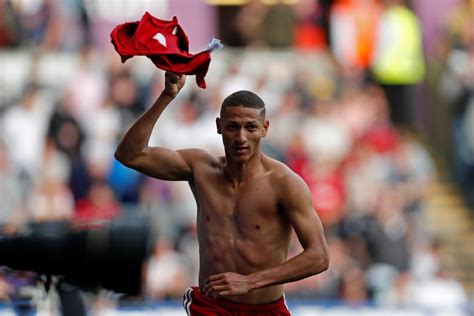 The latest tweets from @richarlison97 Richarlison prolongs Swansea's home blues | New Straits ...