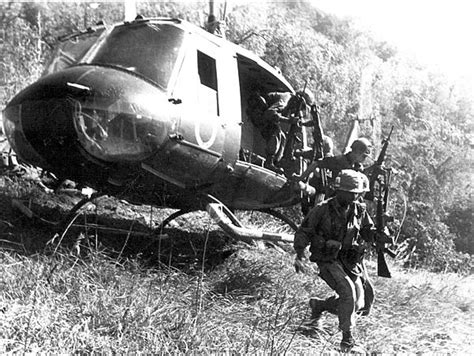 The Huey Legendary Workhorse Of Vietnam War In 30 Pictures