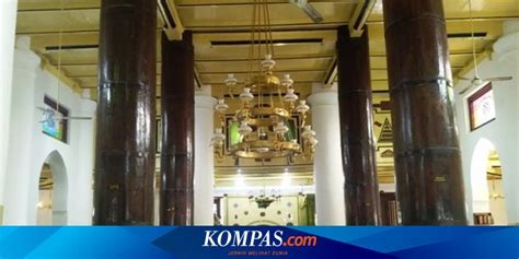 Lagu ini juga menjadi soundtrack film berjudul sama yang diluncurkan bersamaan dengan tahun perilisan lagu fm. Lirik dan Chord Lagu Padang Bulan dari Syech bin Abdul ...