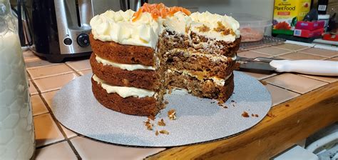 This cake is incredibly moist with plenty of personality. Cut into the divorce carrot cake : Old_Recipes