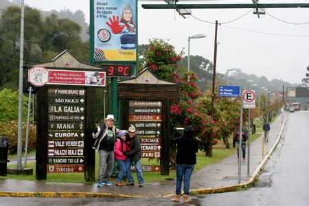 Localizada en la sierra de la mantiqueira, (latitud 22º44'22 sur, longitud 45º35'29 oeste). Último fim de semana de julho deve ser de Frio e Geada em ...