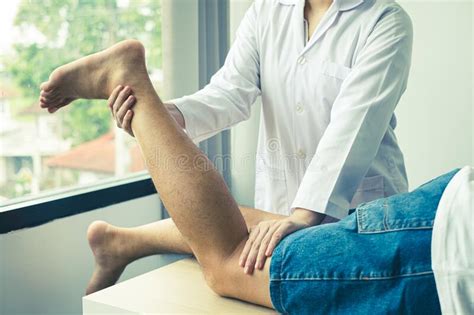 Male Patients Consulted Physiotherapists With Knee Pain Problems For