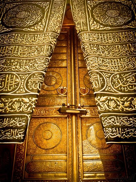 Hasil gambar untuk kiswah pintu ka'bah | Doors, Islamic art, Mecca