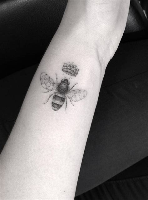 Dr Woo Tattoo Artist Half Needle Tattoo Bee Queen Queen Bee