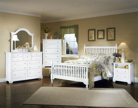 There are tons of bedside tables, nightstands, and other bedroom furniture on display at every bassett furniture store. Vaughan-Basset Cottage Collection Slat Poster Bedroom Set ...