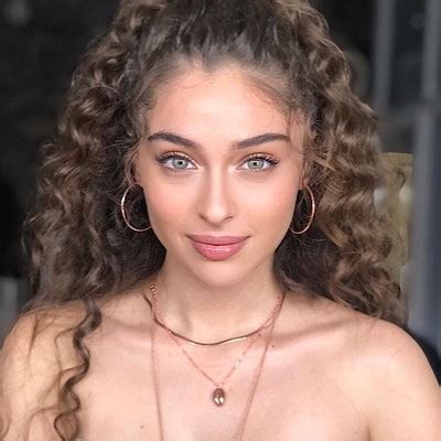 Cemre baysel, 5 şubat 1999 i̇zmir doğumlu türk oyuncudur. Cemre Baysel | ВКонтакте