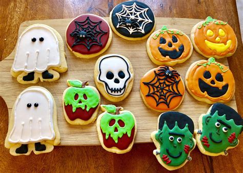 My Very First Attempt At Sugar Cookies And Royal Icing Halloween