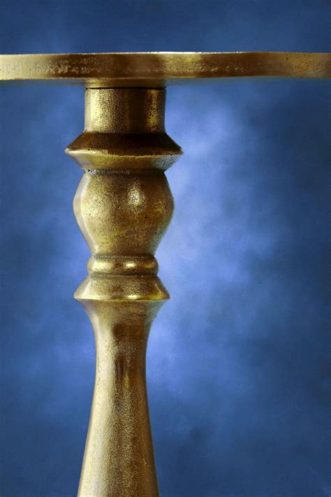 Pedestals are perfect for displaying accents like flowers, vases, and sculptures. 25" Gold Metal Pedestal Table