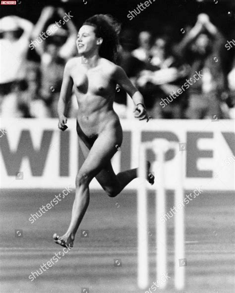 Sheila Nicholls Nue Dans England Vs Australia Cricket Match At Lord S
