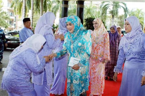 Brunei Resources Photographs Of Her Majesty Raja Isteri 3