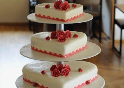 Mit diesen tipps wird es eine echte traumtorte. Hochzeitstorten - Konditorei-Café Altes Rathaus