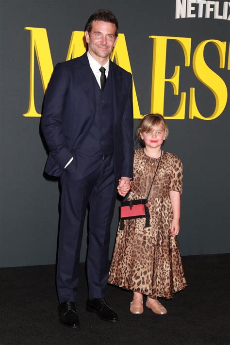 Vid O Photos Bradley Cooper Grande Premi Re Il Pose Avec Sa Fille