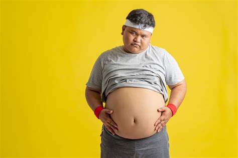 El Gordo Está Sosteniendo Su Propio Estómago Parece Estresado Foto De