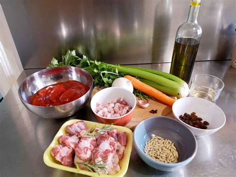 Check spelling or type a new query. Coda alla vaccinara, ricetta originale intensamente romana