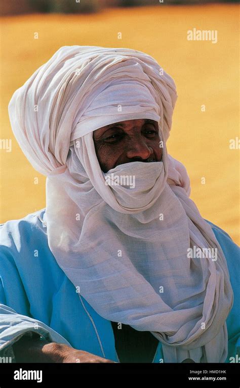 A Tuareg Man Near Tekerkiba Libya Stock Photo Alamy