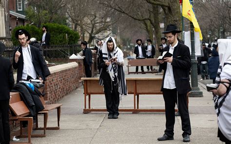 Fauci Tells Orthodox Jews To Phase In Communal Prayer As Virus