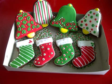 I began a search for this cookie recipe a few years ago when i was reminded of archway's dutch cocoa cookies. Archway Christmas Cookies Bells And Stars - Archway Bells ...