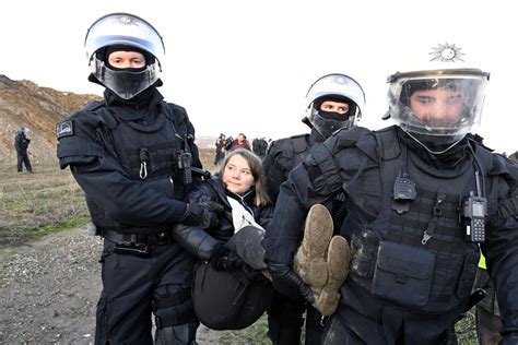 Allemagne Greta Thunberg interpellée lors d une manifestation contre la mine de charbon de