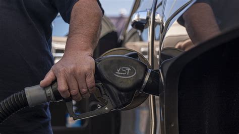 Lowest gas prices near me and what to expect to pay today