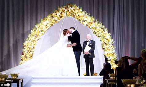 While all eyes were on the bride, the groom and their baby, venus williams also turned heads at her sister serena williams' wedding with a stunning bridesmaid look. Serena Williams dad backed out of her wedding an hour ...