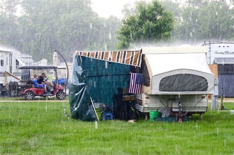 Can You Leave Your Rv Awning Out In The Rain Getaway Couple