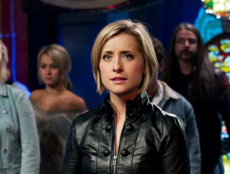 Una Actriz De Smallville Detenida Por Reclutar Mujeres Explotadas Sexualmente En Una Secta