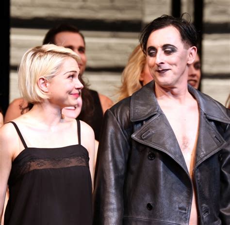Photos Michelle Williams Alan Cumming And Cabaret Cast Take Opening