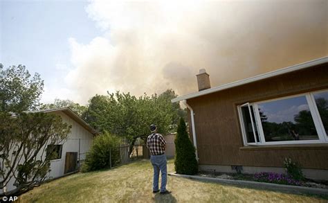 Los Alamos Wildfire Residents Flee As Firefighters Battle Blaze Near