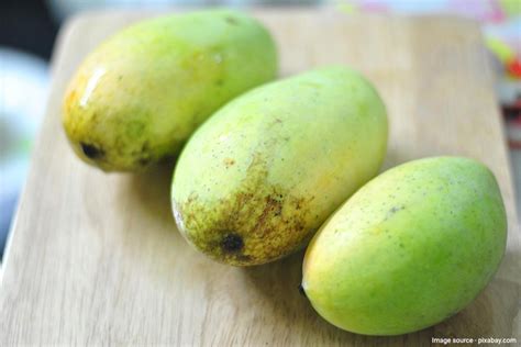 5 Reasons Why You Must Soak Mangoes In Water Before Consuming