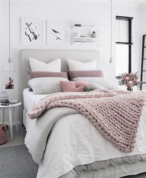 Our small bedroom ideas to help solve all your tiny space woes, because we too know the plight of trying to cram everything into a small bedroom and have learnt some tips and tricks we would like to share. 70 Incridibel Minimalist Elegant White Themed Bedroom Ideas | Small bedroom ideas for couples ...